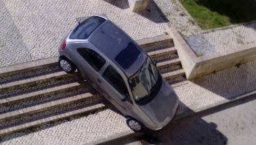 carro escadas em olhao|carro nas escadas em olhao
