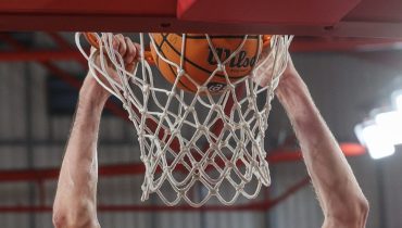 cesto-basquetebol-bola