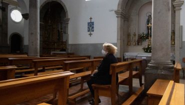 covid_pandemia_virus_pessoas_mascaras_sao_bras_alportel_igreja_fc-4