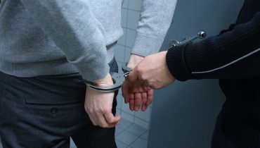 DETENÇÃO_CRIME_POLÍCIA_PRESO_ALGEMAS_2