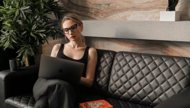escritório - empresária - mulher - trabalho -unsplash