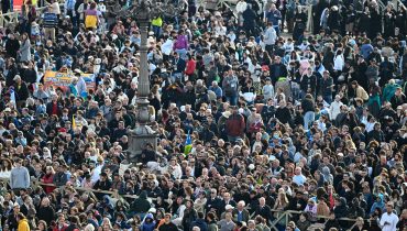 epa12055708 Attendees wait for the start of the funeral of Pope Francis in St. Peter's Square, on the parvis of Saint Peter's Basilica, in Vatican City, 26 April 2025. Pope Francis passed away on Easter Monday, 21 April 2025, at the age of 88.  EPA/DAREK DELMANOWICZ POLAND OUT