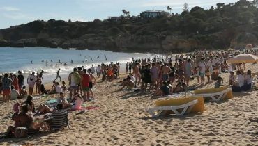 jovens praia da oura