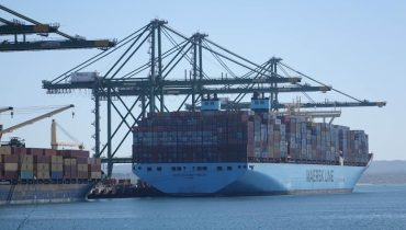 navio no porto de sines