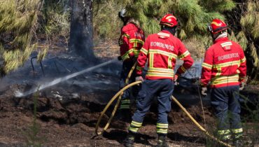 rescaldo_incendio__bombeiros_helicoptro_fl-18-1024x682