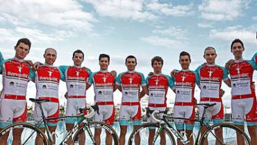 Manuel Cardoso, do Team Tavira (à esquerda), também subiu ao pódio por ter sido o melhor português da 3ª etapa